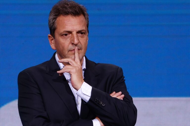 Massa: Las vueltas del ministro-candidato
