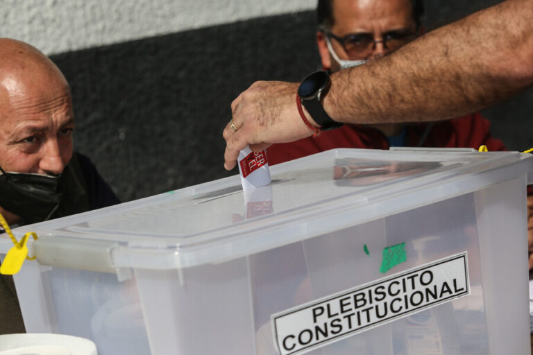 Vocales de mesa: ¿Cuánto ganarán por su labor en el plebiscito constitucional?