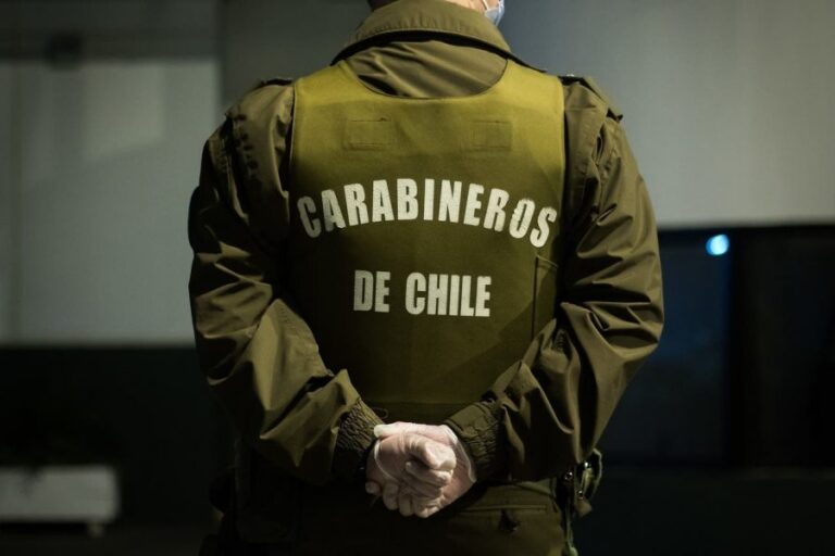Más de 30 delincuentes: Carabineros frustró asalto masivo a bodega de supermercado Walmart en San Bernardo