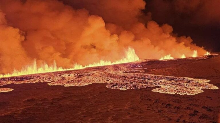 Entra en erupción el volcán Grindavik en la península de Reykjanes en Islandia