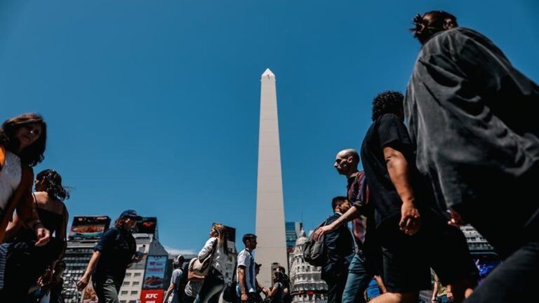 Economista argentino asegura que medidas económicas tomadas por el gobierno de Milei “van a repercutir de manera positiva