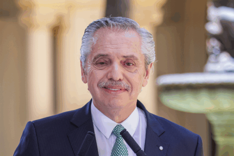 A horas que asuma Milei: Fernández firmó decreto de pago vitalicio de custodia a exmandatarios argentinos fuera del país