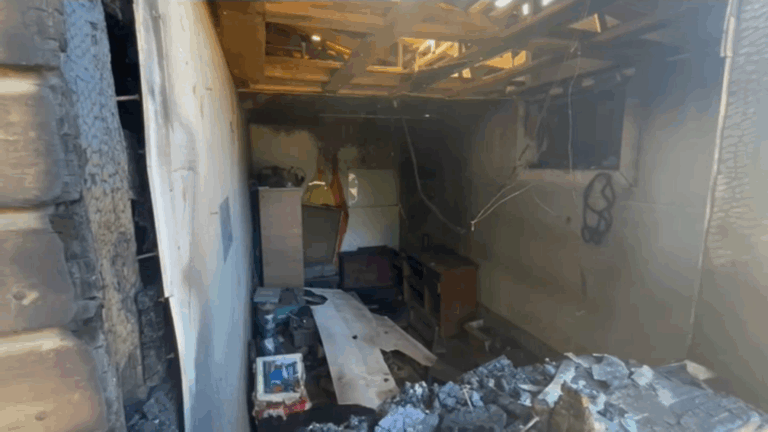 Gobierno se querellará por ataque incendiario en Vilcún: Dejaron lienzo de Movimiento de Liberación Nacional Mapuche