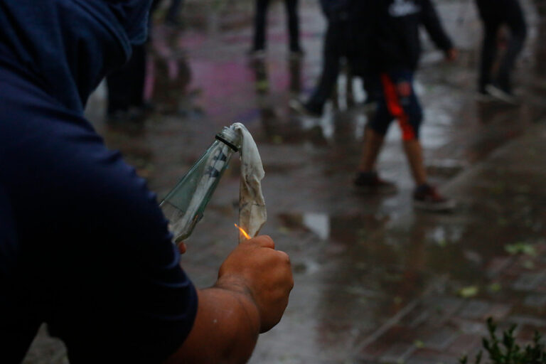 Gobierno aumentó pensión vitalicia a condenado por lanzar bomba molotov que también sufrió apremios ilegítimos