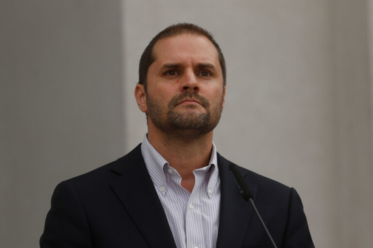 Bellolio emplaza a Republicanos por el 