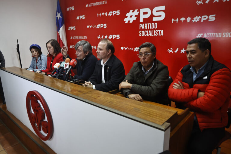 Plebiscito: Partido Socialista celebra resultado preliminar del triunfo de la opción 