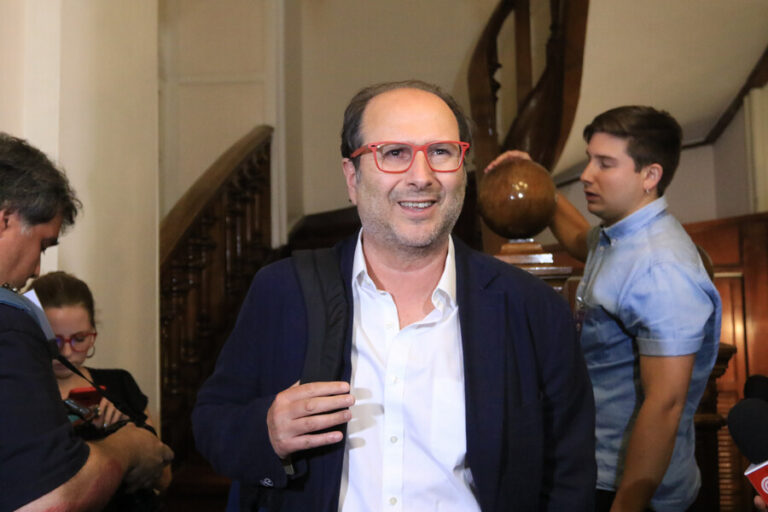 Zarko Luksic a excomisionados oficialistas que van por el En Contra: 