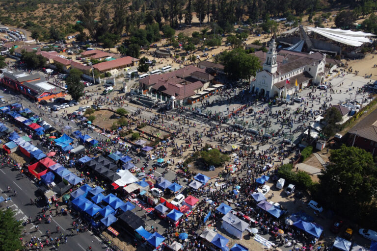 Plan de contingencia por fin de semana largo: Ruta 68 permanecerá cortada por peregrinación a Santuario de Lo Vásquez
