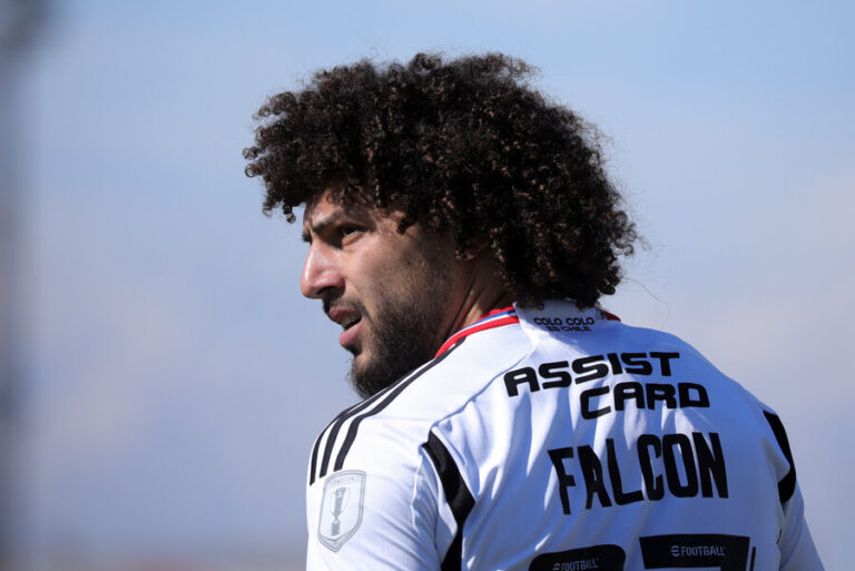 Falcón molesto con Colo Colo tras no ser considerado en vuelo: 