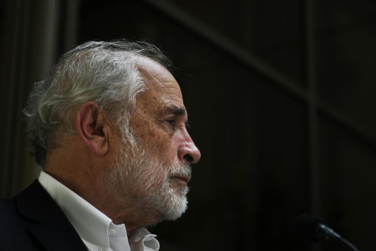 Días difíciles para Montes: Oposición impulsa una AC y las declaraciones oficialistas enredan el panorama