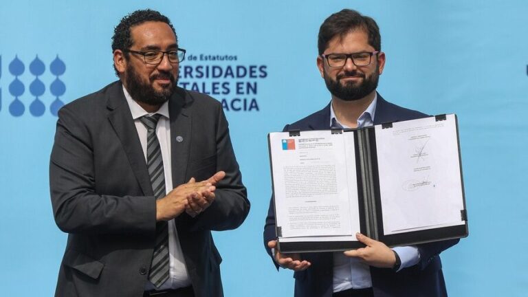 Pdte. Boric firmó decreto para que Ues. estatales cambien estatutos: Busca fortalecer educación superior en regiones