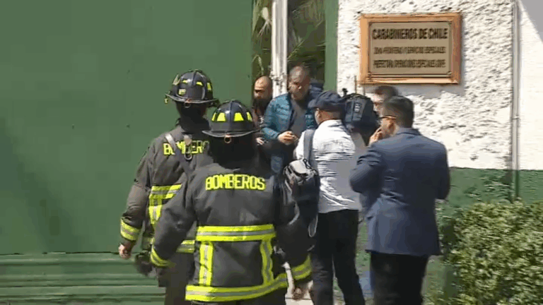 Tres heridos deja incendio al interior de polígono de Escuela de Formación de Carabineros de Cerrillos