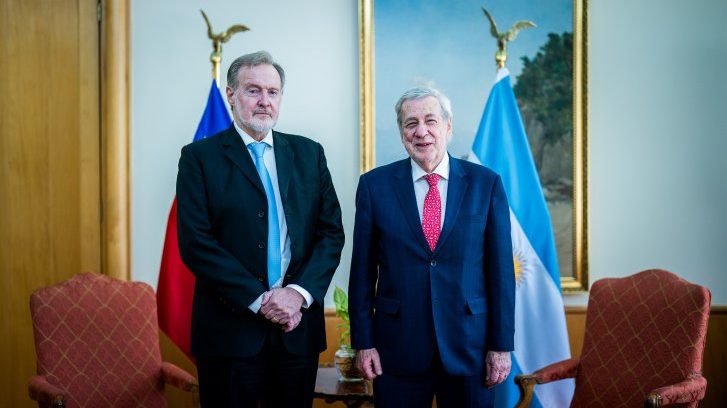 Chile firma tratado de extradición con Argentina: Es un 