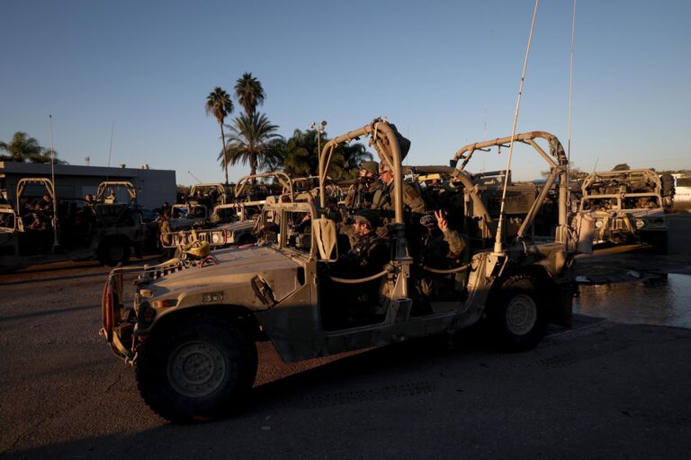Ejército israelí dice que rehenes que mató por error en Gaza “iban sin camiseta y llevaban una bandera blanca improvisada”