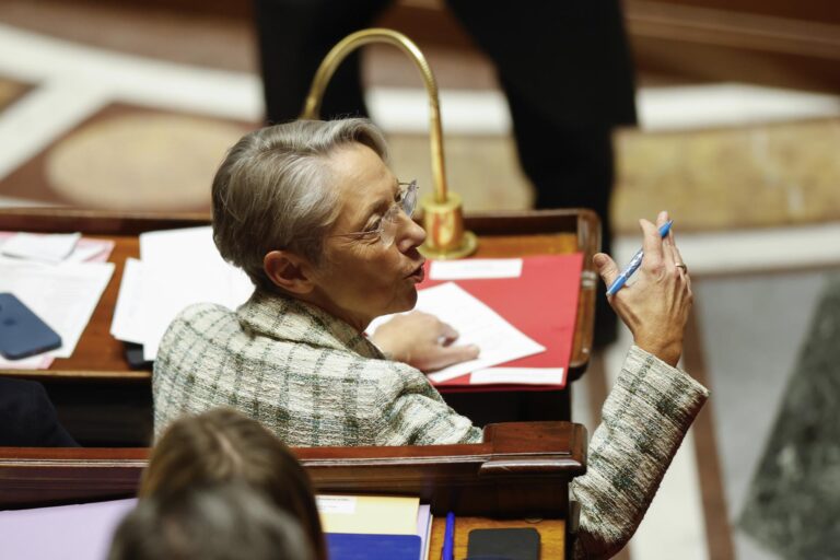 Francia: Primera ministra reconoce dudas de inconstitucionalidad en controvertida ley migratoria que fue recientemente aprobada
