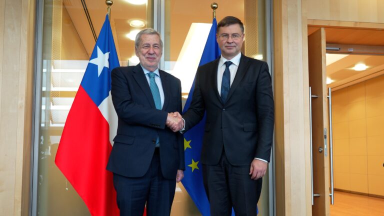 Chile y la Unión Europea firmaron el Acuerdo Marco Avanzado: Es la primera alianza suscrita por un país de la región