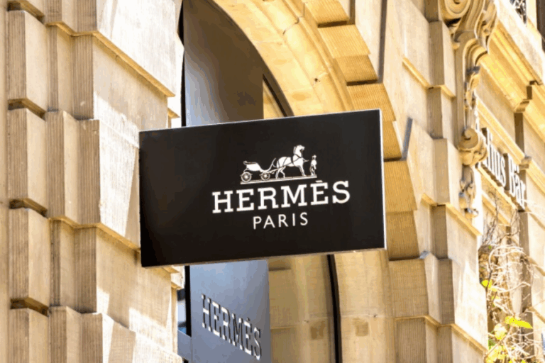 Francia: Multimillonario empresario de Hermes quiere heredar su fortuna a su jardinero
