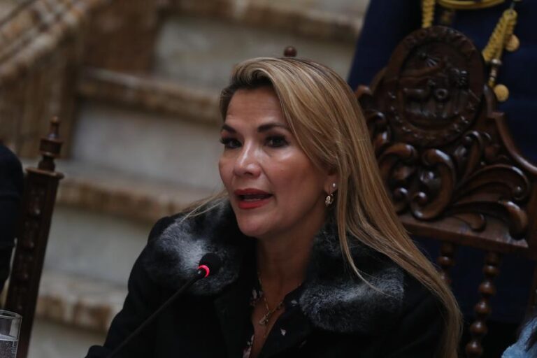 El máximo tribunal de Bolivia ratifica condena de 10 años de cárcel para expresidenta Áñez