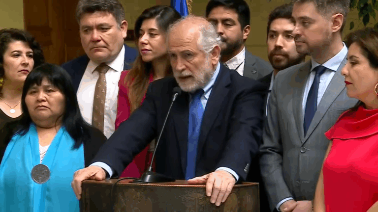 Tras detención de Andrade y Contreras: Ministro Montes reitera que no renunciará