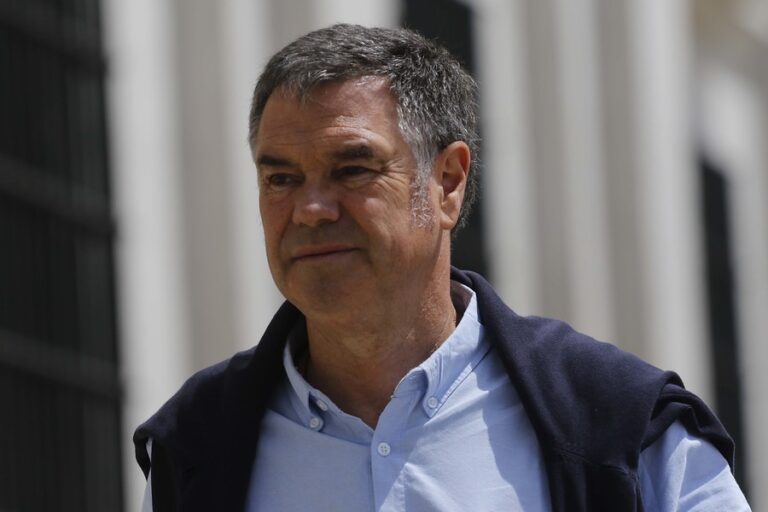Ossandón arremete contra Kast: “No fue capaz de liderar un equipo para hacer una Constitución y ahora es candidato presidencial”