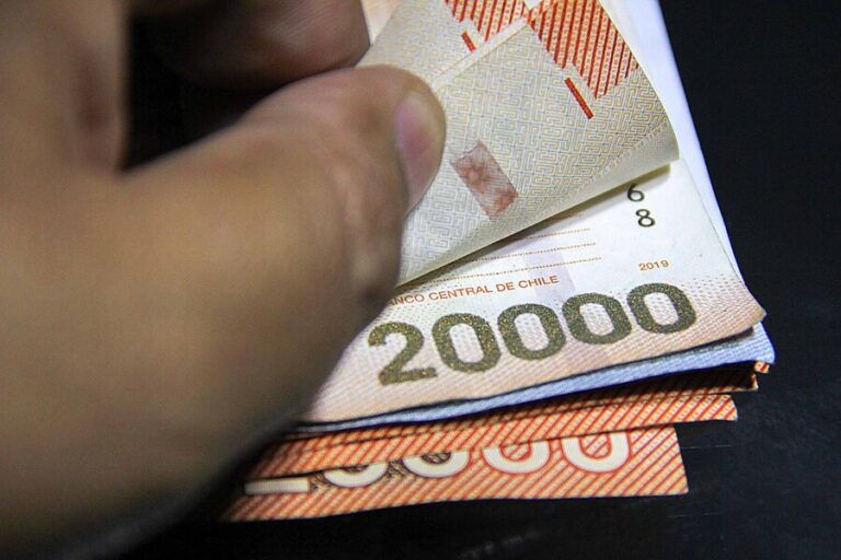 Columna de María José Azócar: Vivir en una sociedad de trabajadores pobres