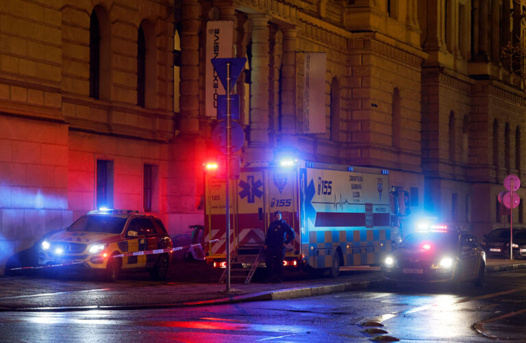 Al menos 14 muertos dejó un tiroteo en una universidad en Praga