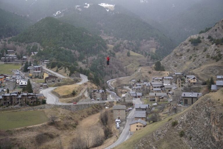 “El señor de las alturas”: La historia del chileno que brilla en España por sus hazañas en el highline