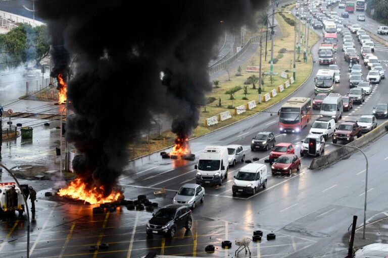 Pescadores realizaron protesta y cortaron el tránsito en Valparaíso: Exigieron pago del bono por veda de la merluza