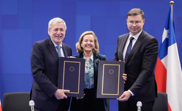 Columna de Andrea Sato: Acuerdo comercial con la UE; colonialidad, extractivismo y dependencia