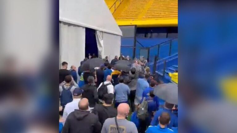 Milei fue pifiado e insultado en las elecciones de Boca Juniors en la Bombonera