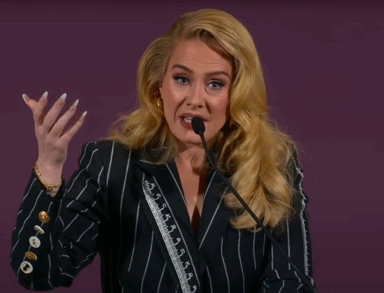Adele rebate críticas por quedar embarazada cuando su carrera despegaba: 