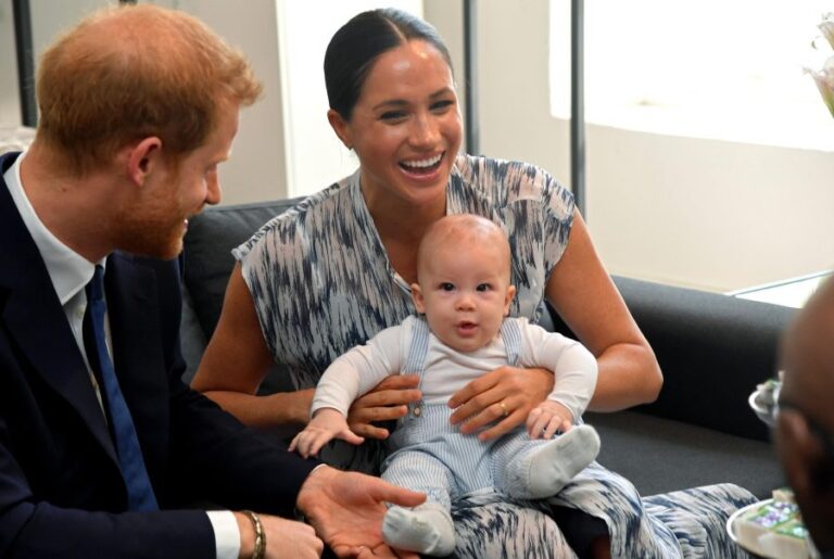 Familia real británica: Revelan quiénes habrían hecho comentarios racistas sobre el bebé de Harry y Meghan