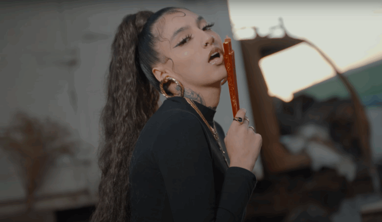 Aura Bae, la chilena que debutará en Lollapalooza 2024 y se inspira en el flamenco: 