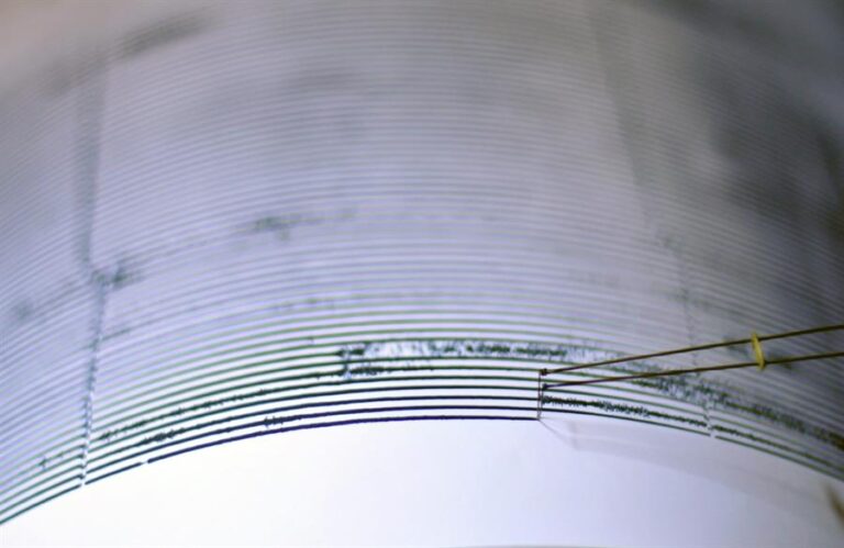 Al menos 111 muertos deja un terremoto 6,2 en el noroeste de China