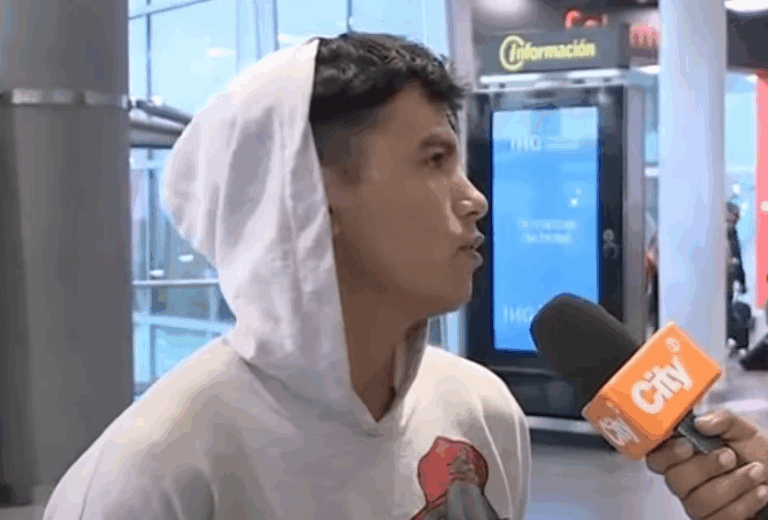 Joven chileno dice que vivió un mes en aeropuerto de Colombia tras ser estafado por supuesto amigo: Ya está en Chile