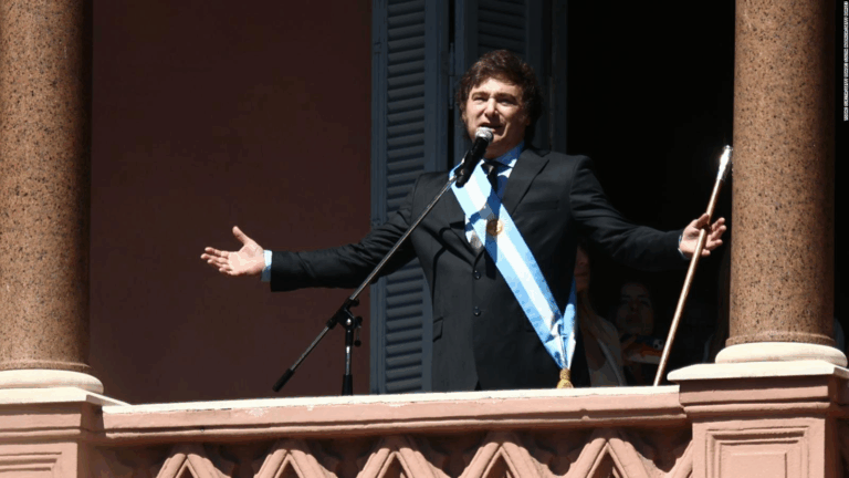 ¿Es constitucional el decreto de necesidad y urgencia del presidente Javier Milei en Argentina?