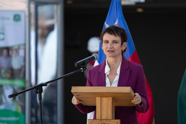 Ministra Tohá y Vigilantes Civiles Municipales: 