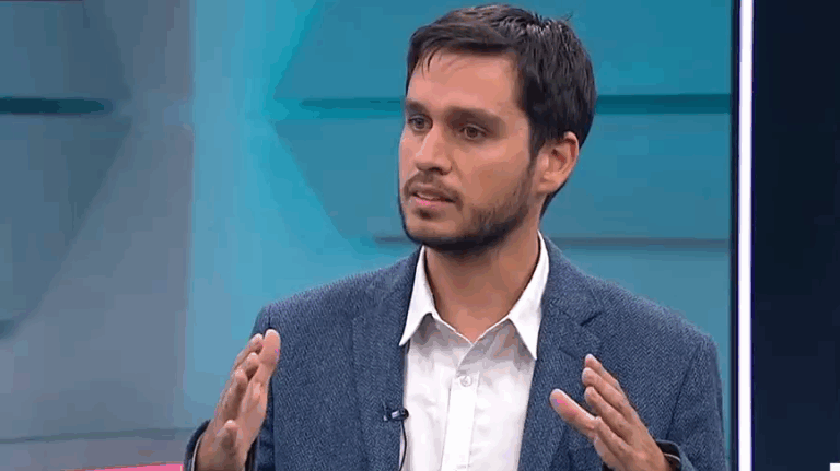 Vela responde a Vodanovic tras emplazamiento a Crispi: 