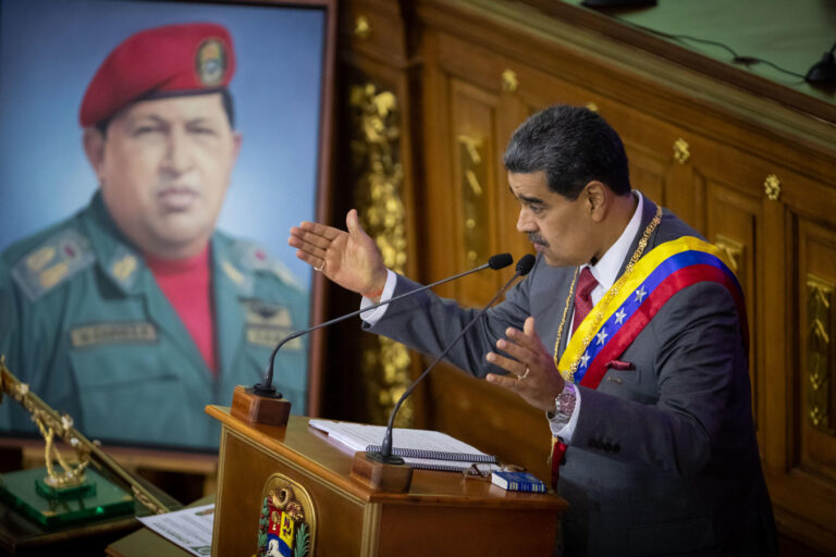 Nicolás Maduro calificó a Javier Milei como un 
