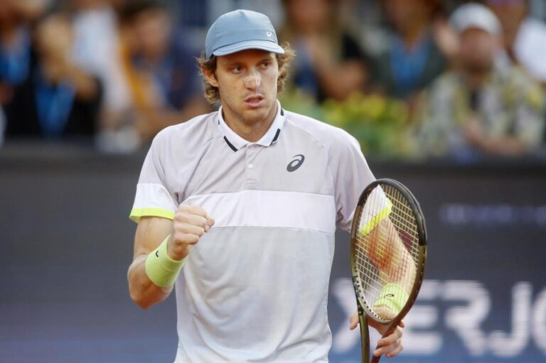 En un dramático partido de más de 3 horas: Jarry logra vencer a Arnaldi y pasa a cuartos de final del ATP de Adelaida
