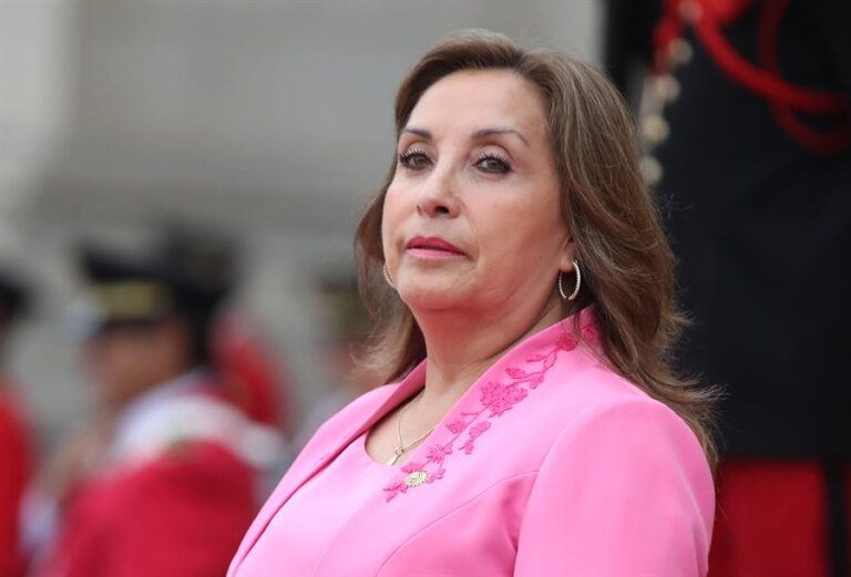La presidenta de Perú es agredida y zarandeada durante una visita a la región de Ayacucho