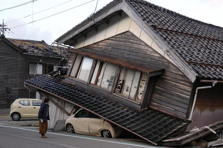 Aumenta a 62 el número de personas fallecidas por el terremoto 7,5 en Japón