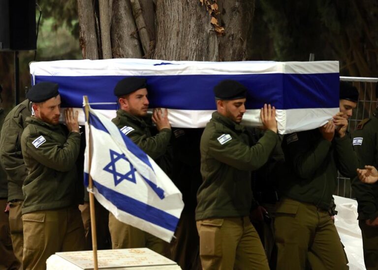 Mueren 21 soldados en el incidente más mortífero para tropas israelíes en la guerra en Gaza