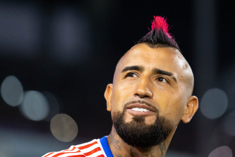 Blanco y Negro cedió ante Arturo Vidal y llegan a acuerdo para que vuelva a Colo Colo