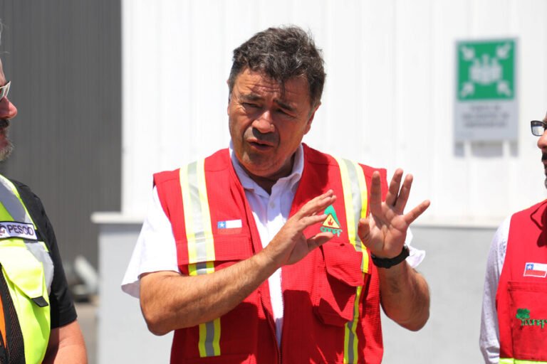 Min. Valenzuela dice estar más preparados junto a Conaf por temporada de incendios y valora alza del 47% en el presupuesto