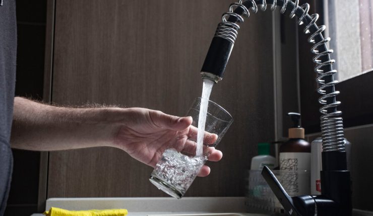 Sernac presentó demanda colectiva contra Aguas Antofagasta por masivo corte de agua que afectó a 264 mil personas