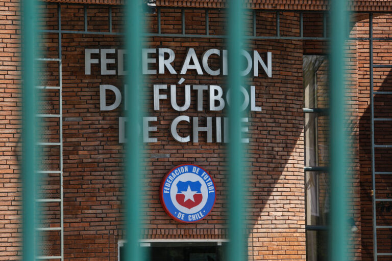Consejo de Presidentes ratificó aumento de cupo de extranjeros en fútbol chileno a pesar de amenazas de paro del Sifup