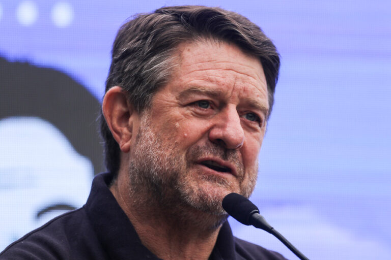 Claudio Orrego advierte una 