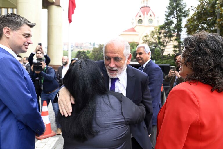 Acusación constitucional contra ministro Montes: ¿Cómo se distribuirán los votos en la Cámara?