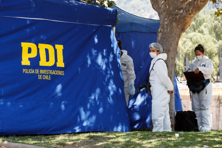 Providencia: Encuentran cadáver de un hombre en el lecho del río Mapocho